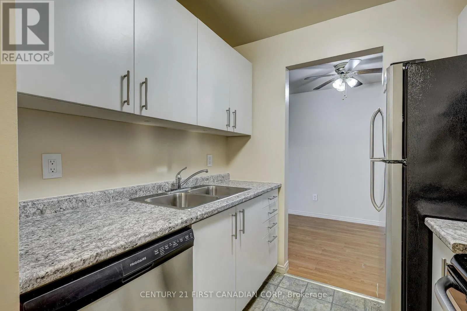 123 - 130 CONWAY DRIVE, #123