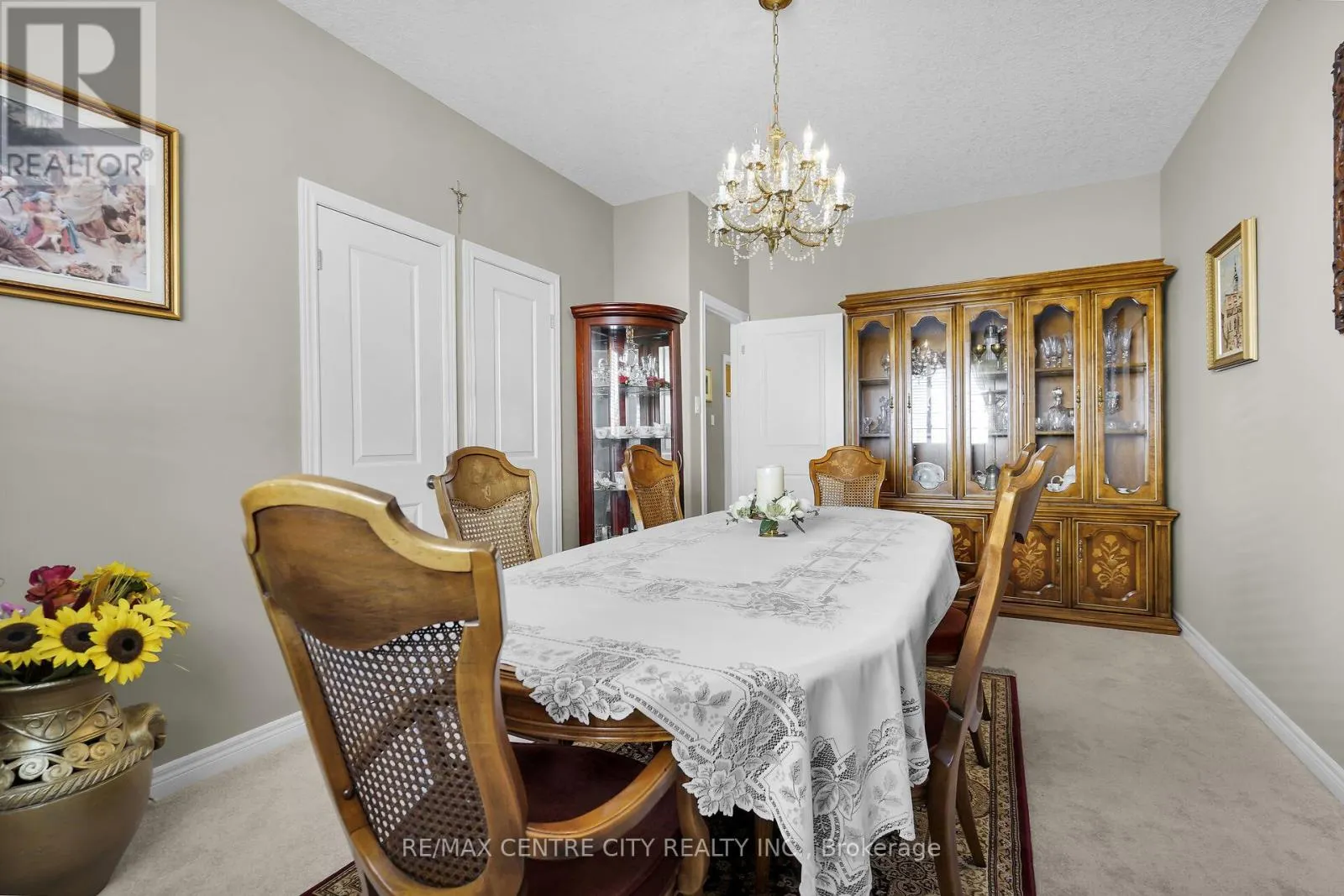9 WILLARD CRESCENT