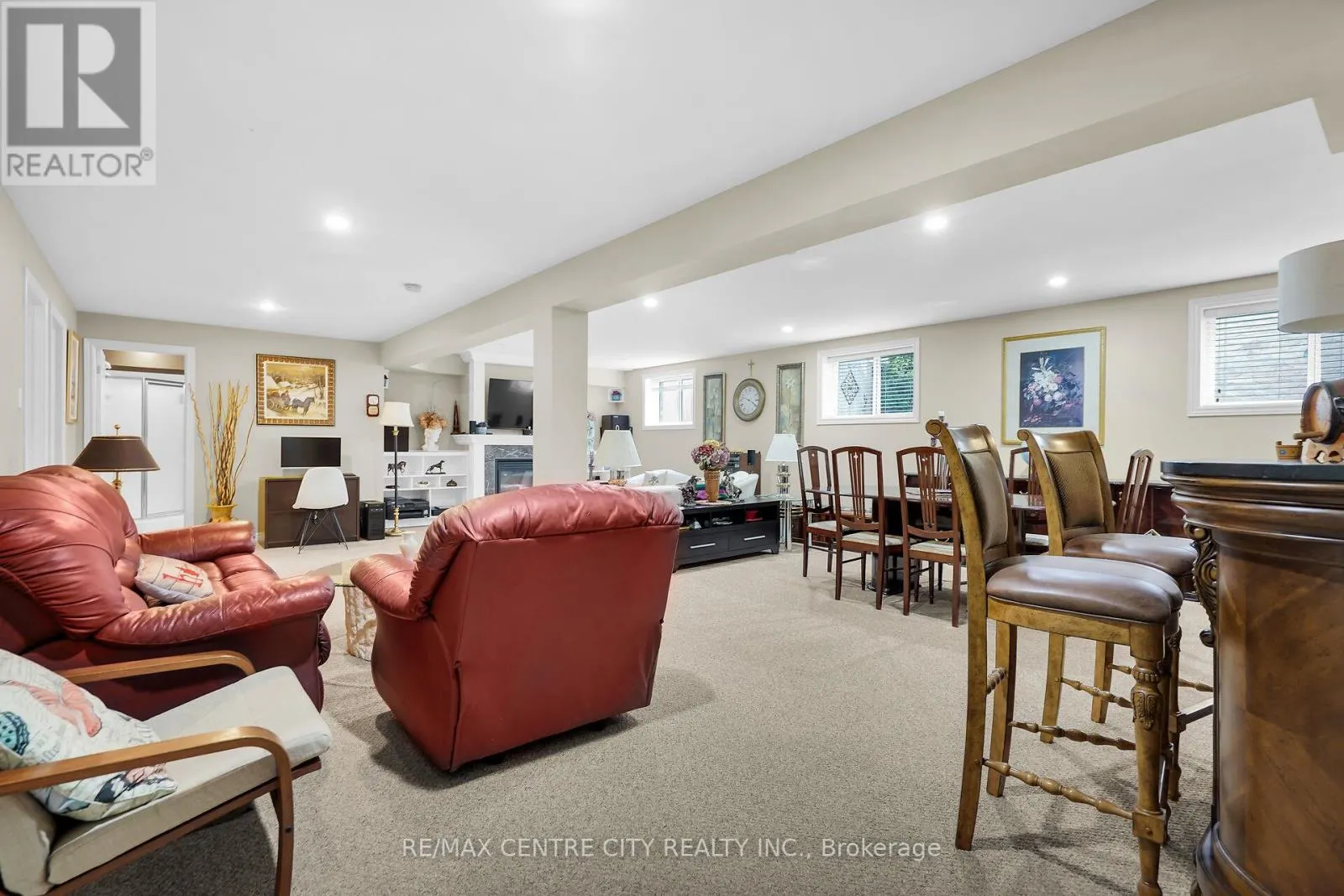 9 WILLARD CRESCENT