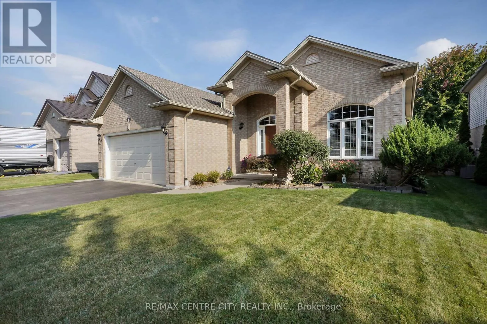9 WILLARD CRESCENT