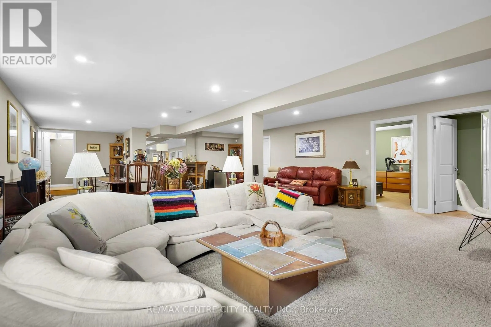9 WILLARD CRESCENT