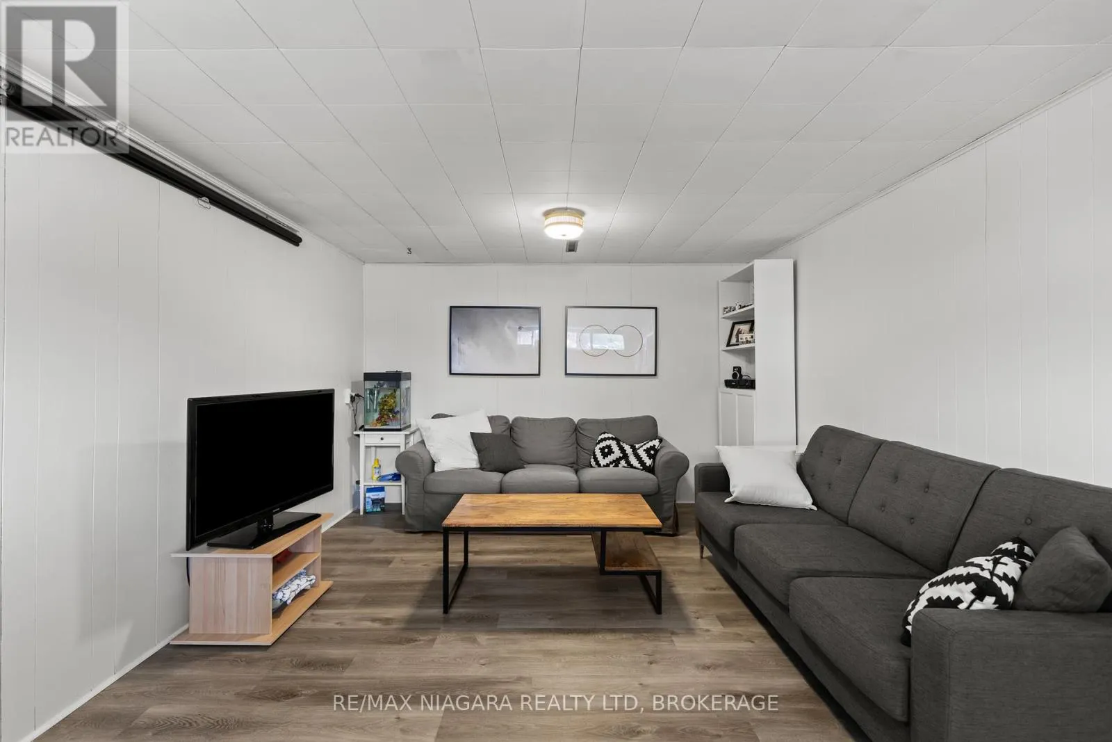 471 EAST 42ND STREET