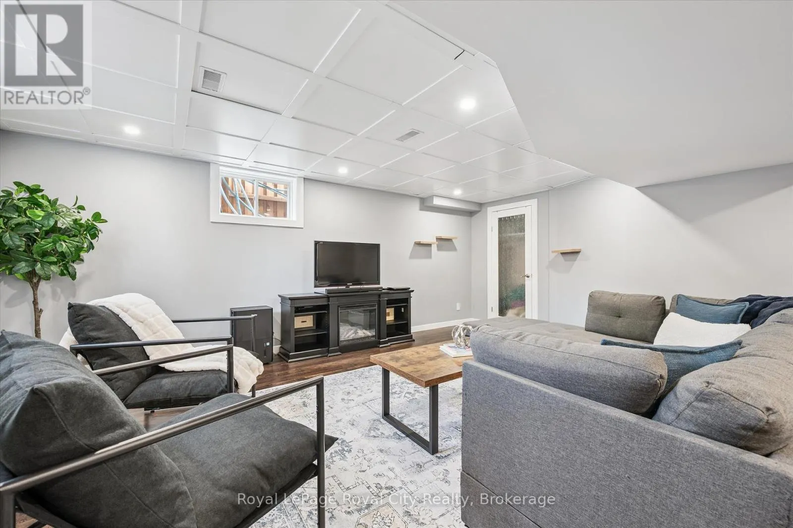 678 MORTIMER DRIVE