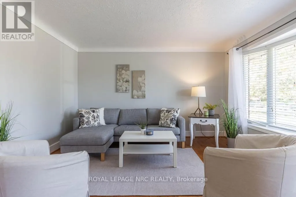 10 RIDGEVIEW AVENUE