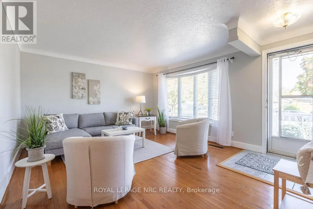 10 RIDGEVIEW AVENUE
