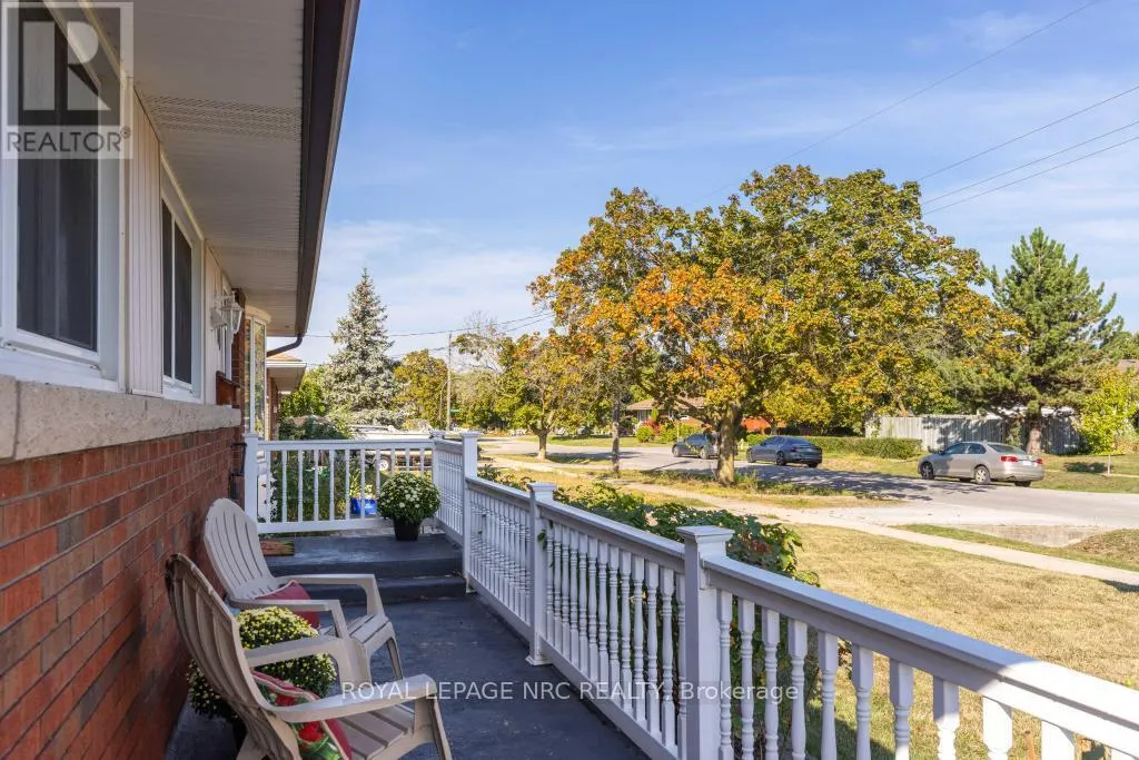 10 RIDGEVIEW AVENUE