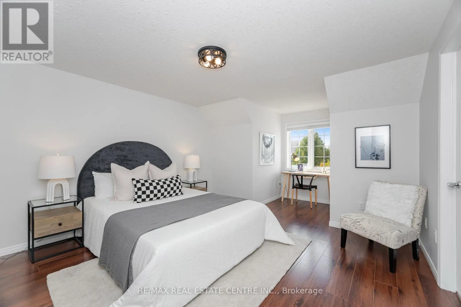 127 SILURIAN DRIVE