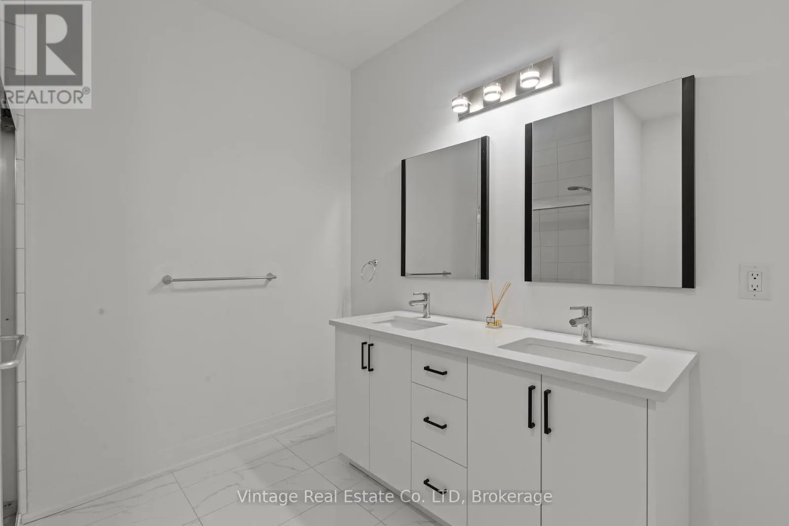 29 - 1465 STATION STREET, #29
