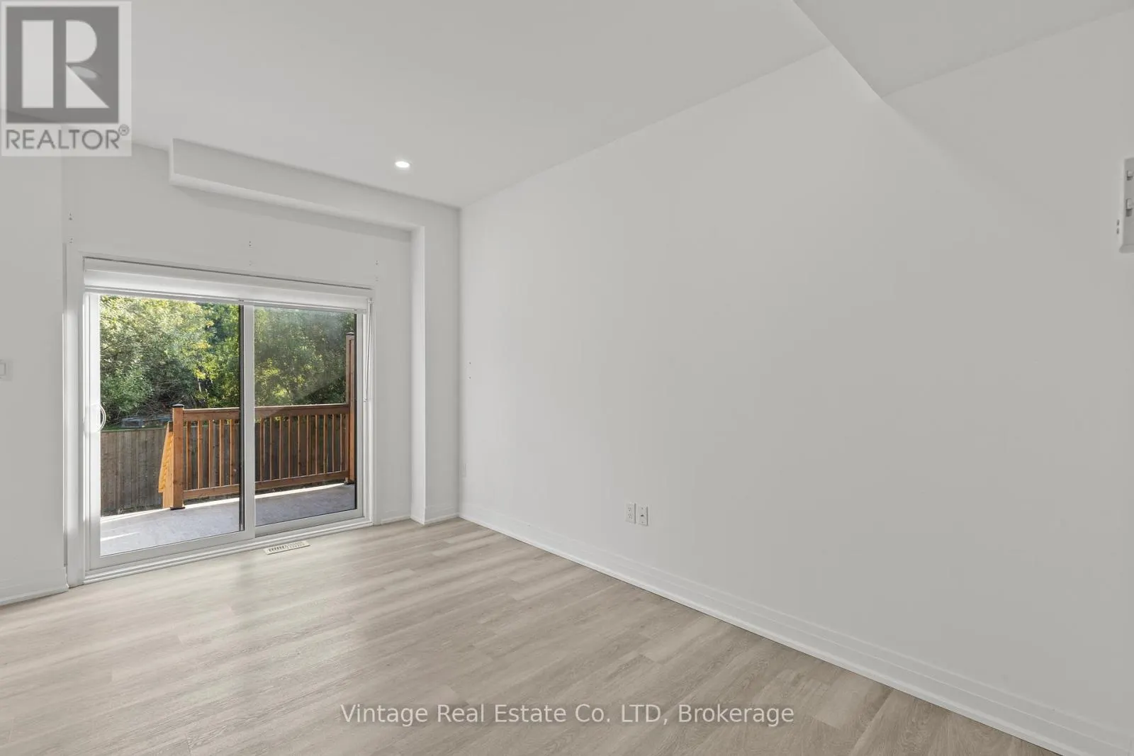 29 - 1465 STATION STREET, #29