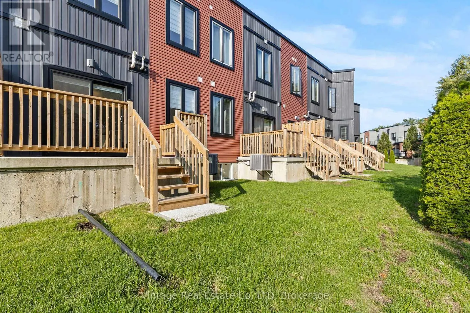 29 - 1465 STATION STREET, #29