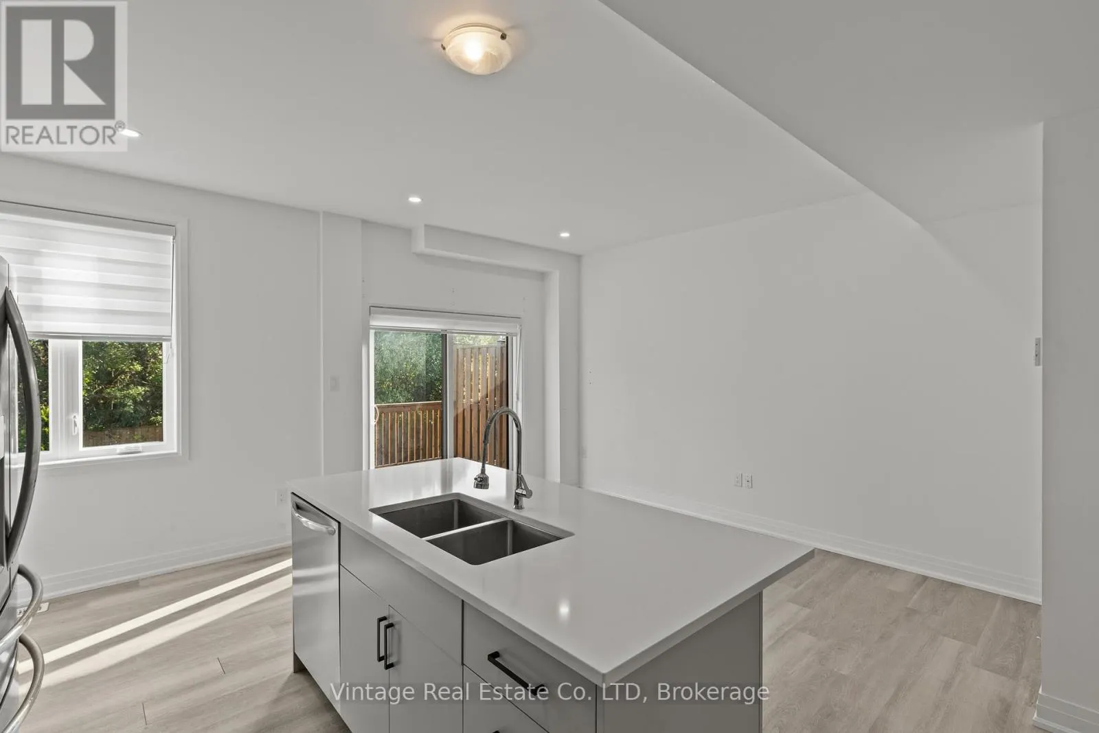 29 - 1465 STATION STREET, #29