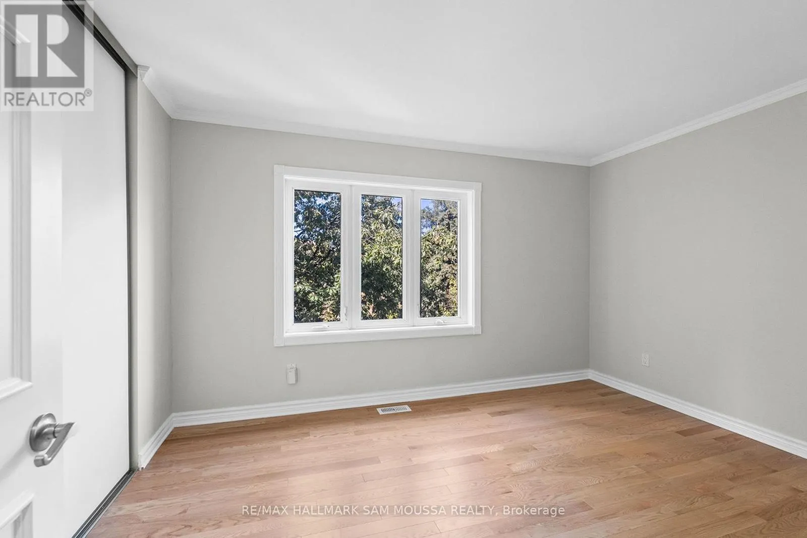 4 - 60 GREENFIELD AVENUE