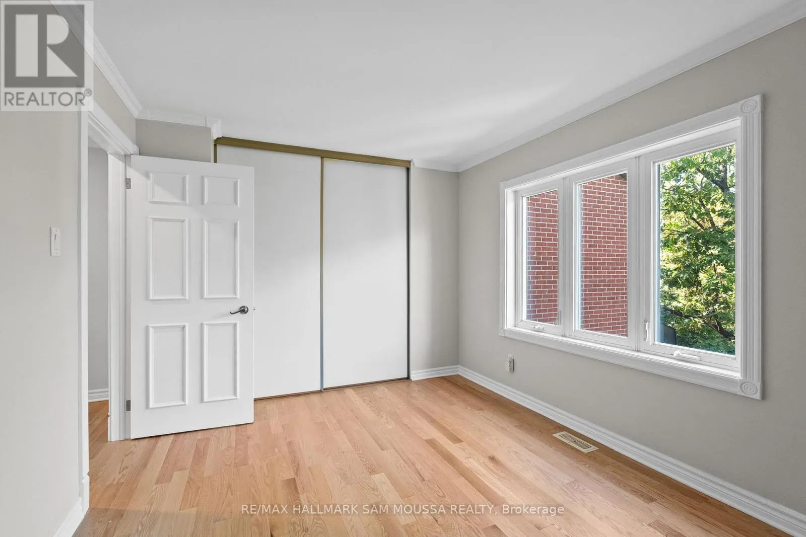 4 - 60 GREENFIELD AVENUE