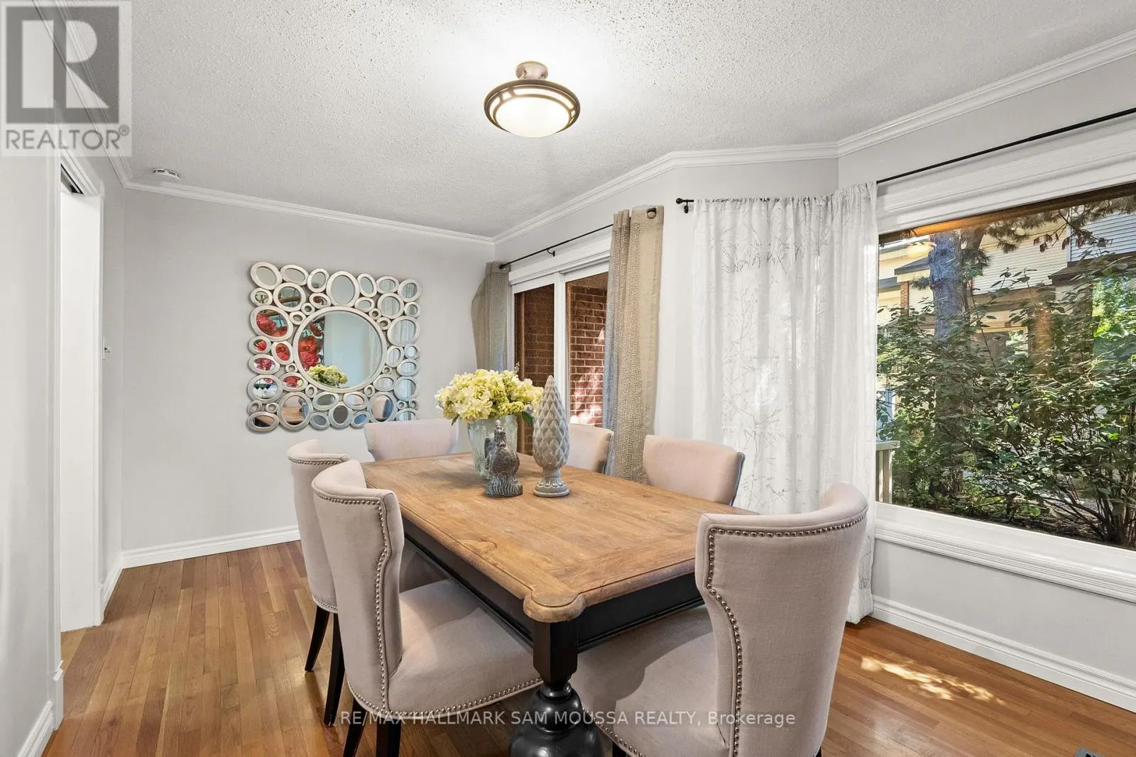 4 - 60 GREENFIELD AVENUE