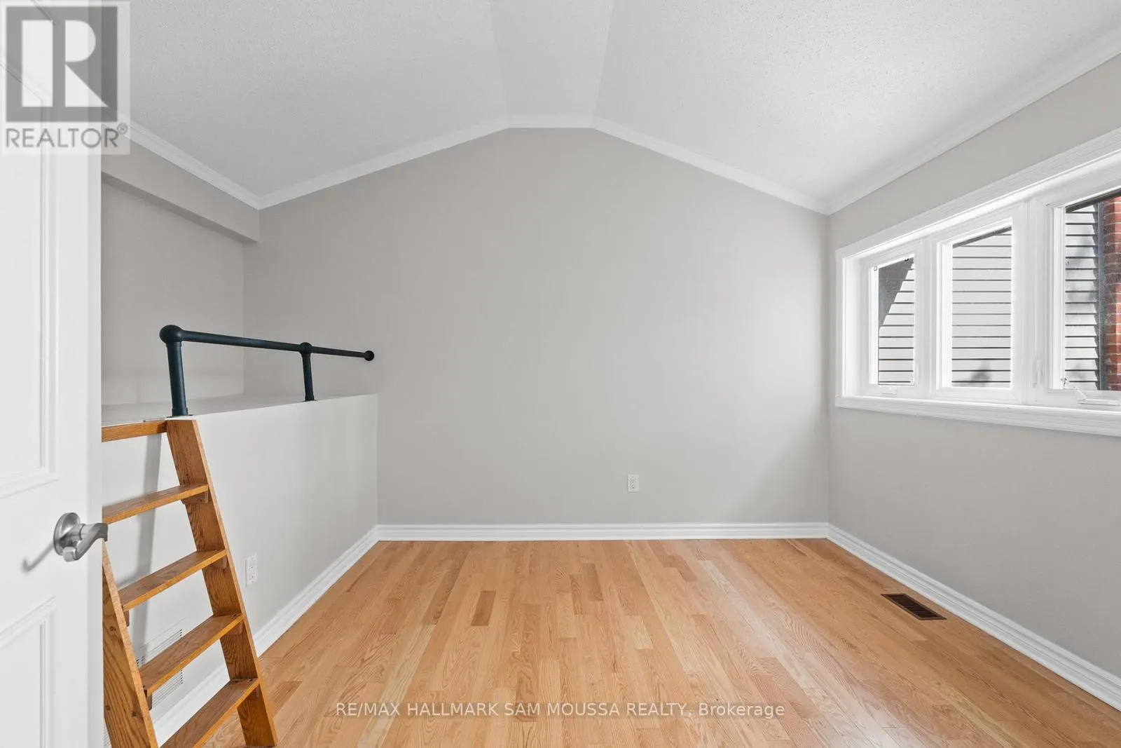 4 - 60 GREENFIELD AVENUE