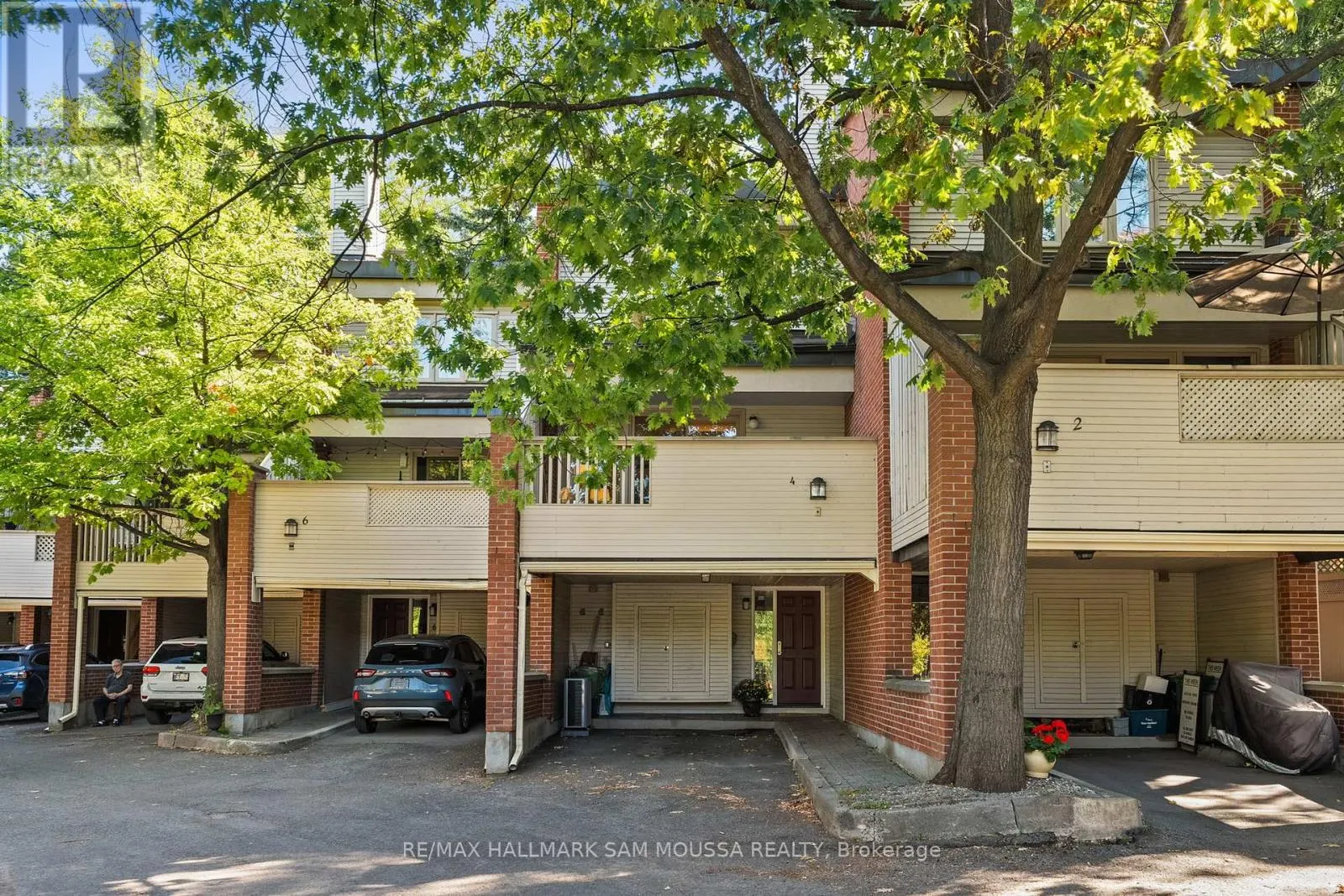 4 - 60 GREENFIELD AVENUE