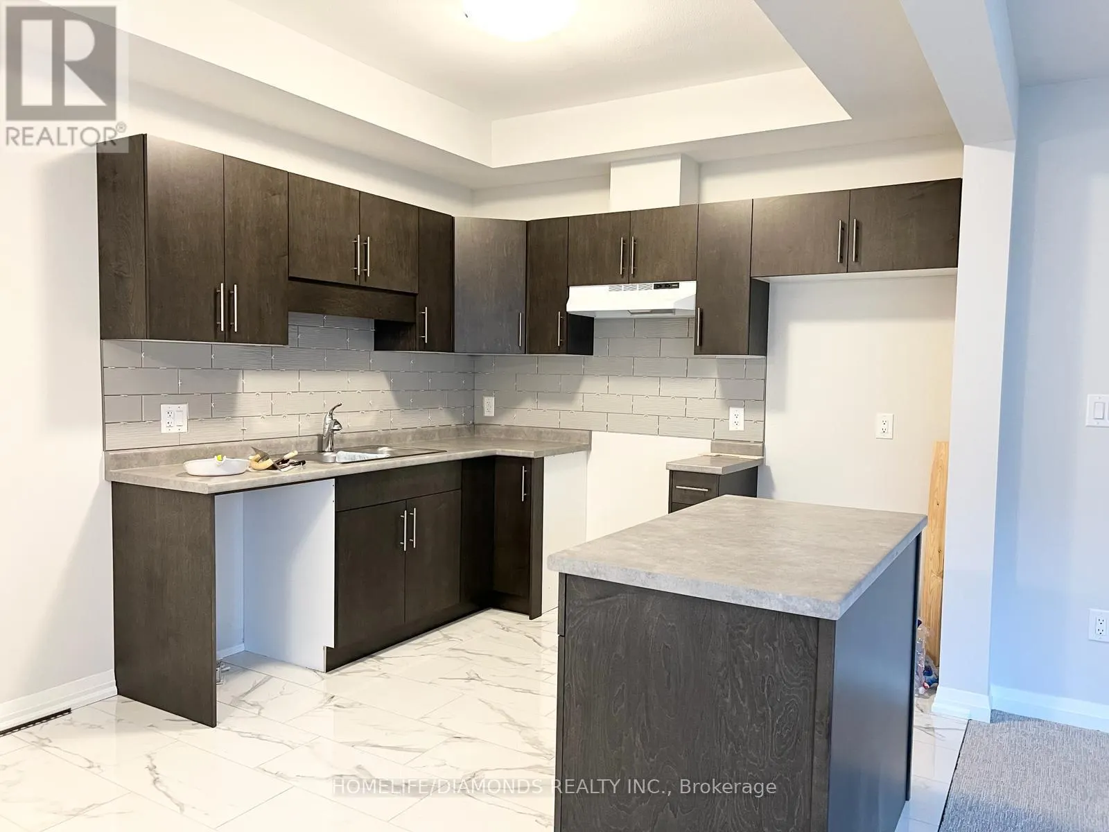 121 ALICIA CRESCENT