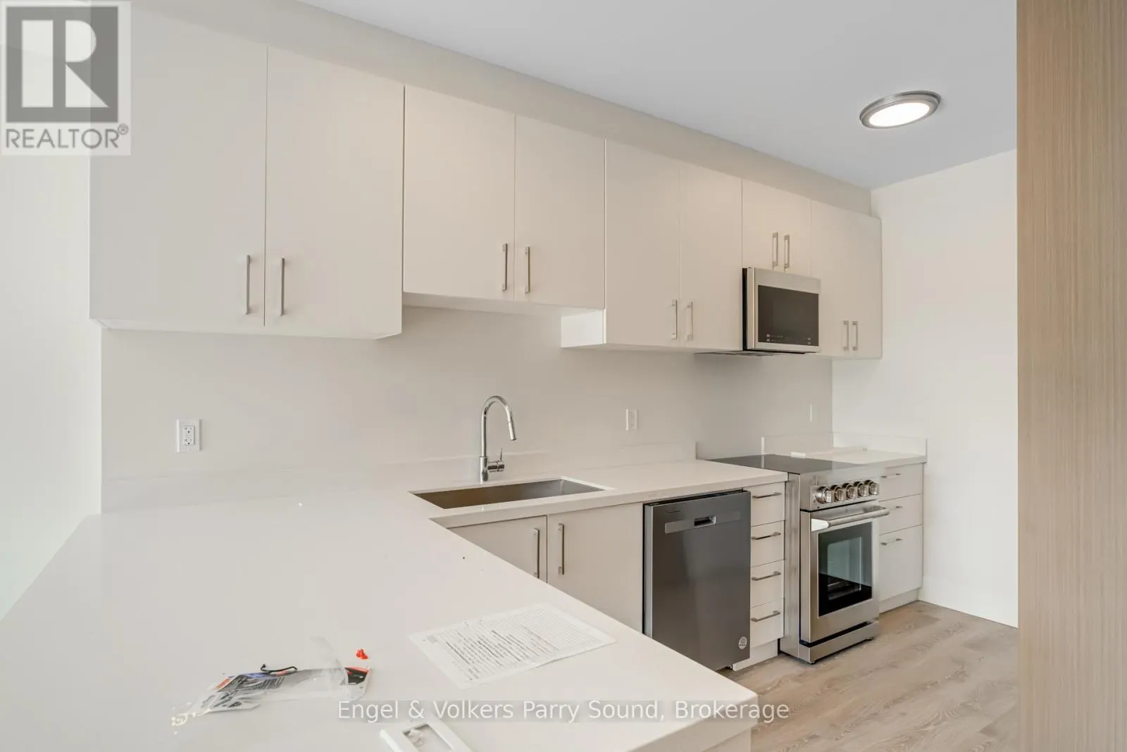 305 - 51 GEORGE STREET, #305