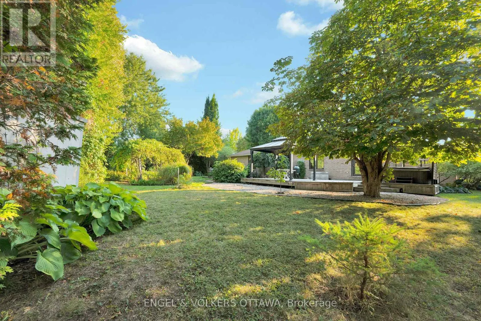 5233 MCLEAN CRESCENT