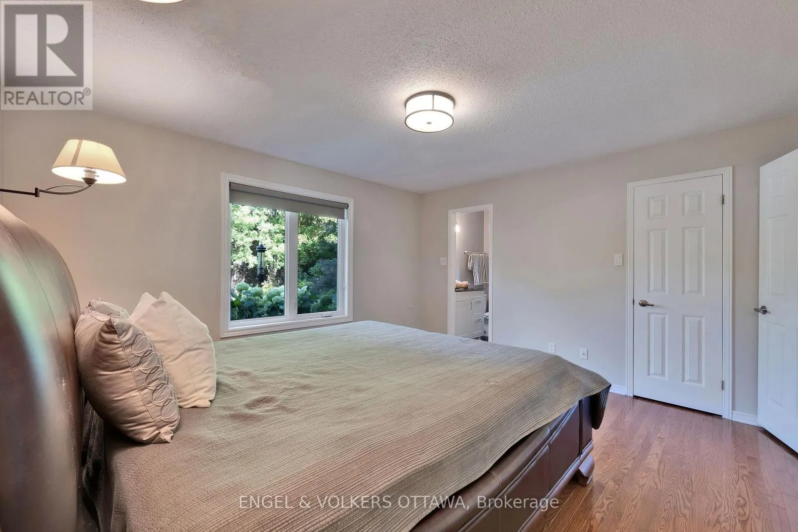 5233 MCLEAN CRESCENT