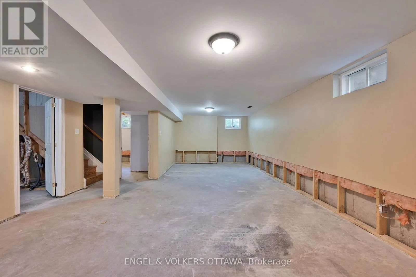 5233 MCLEAN CRESCENT