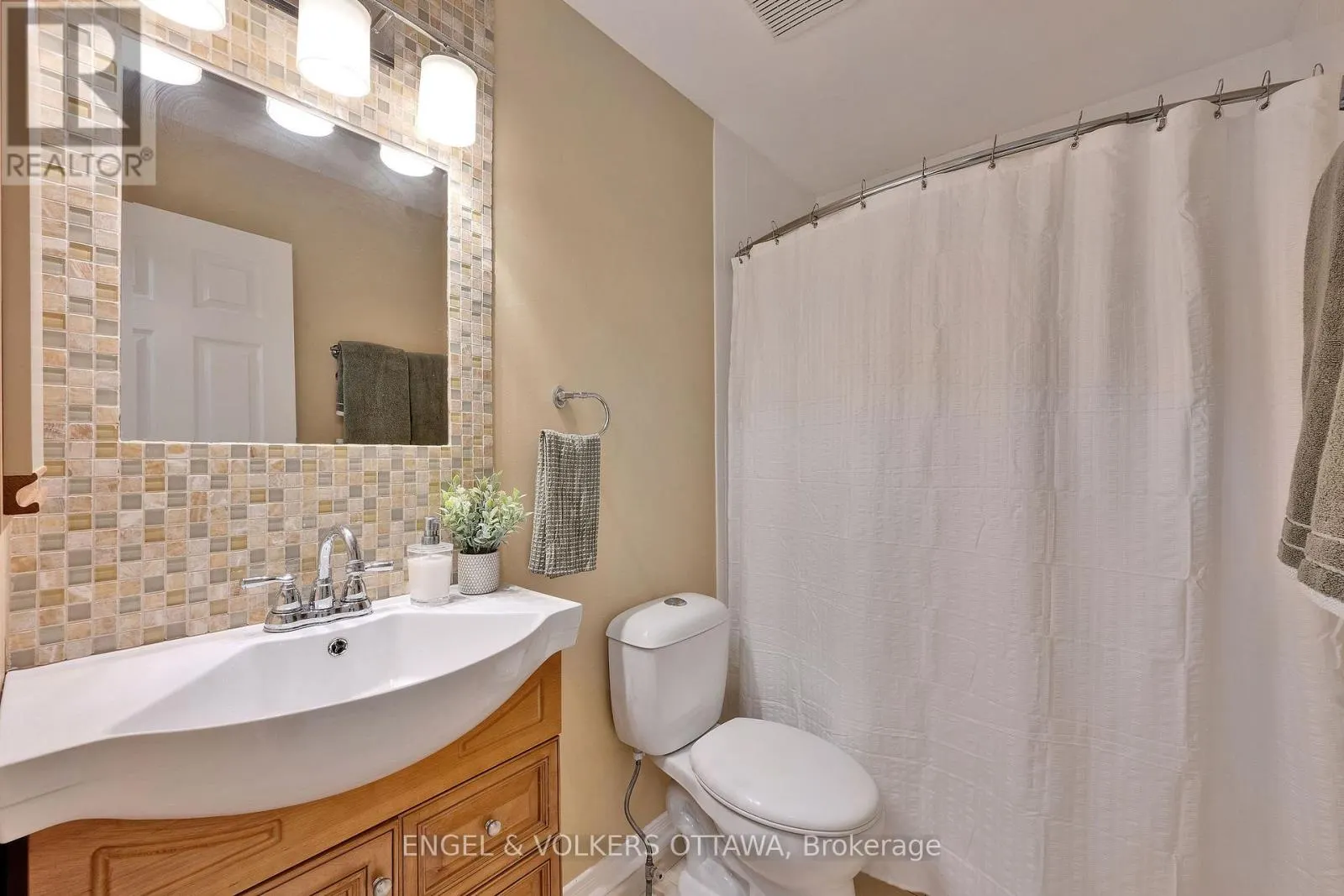 5233 MCLEAN CRESCENT