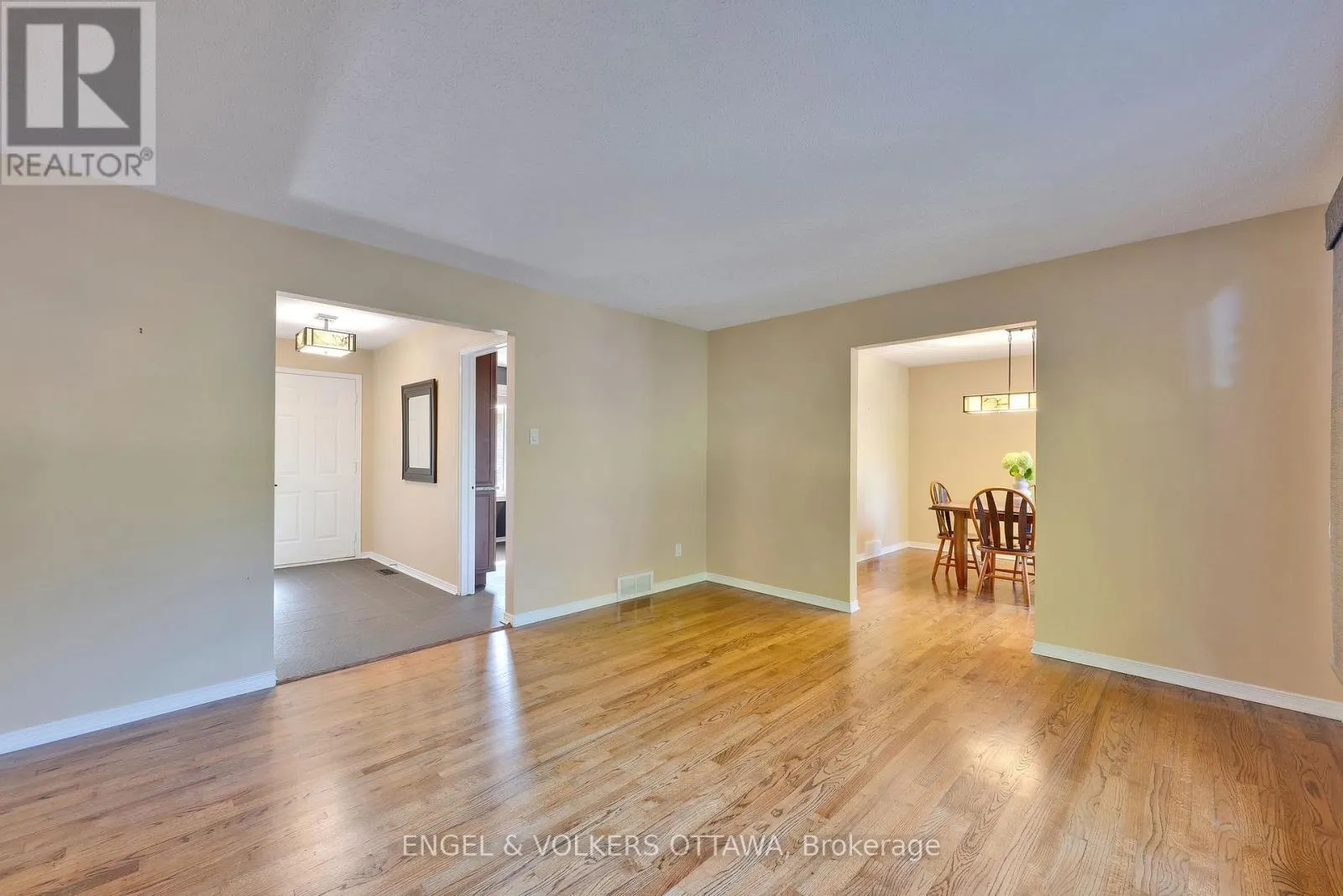 5233 MCLEAN CRESCENT