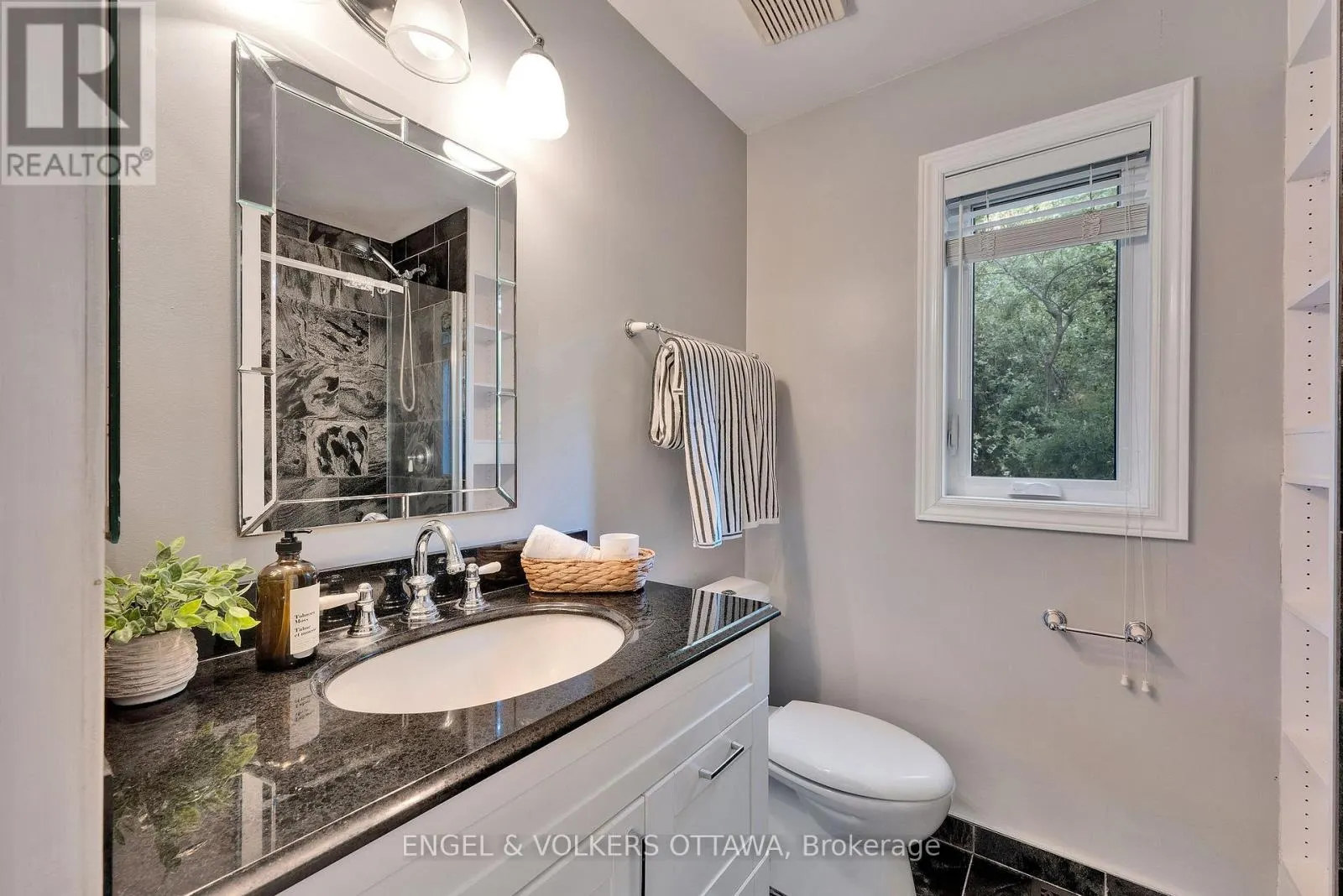 5233 MCLEAN CRESCENT