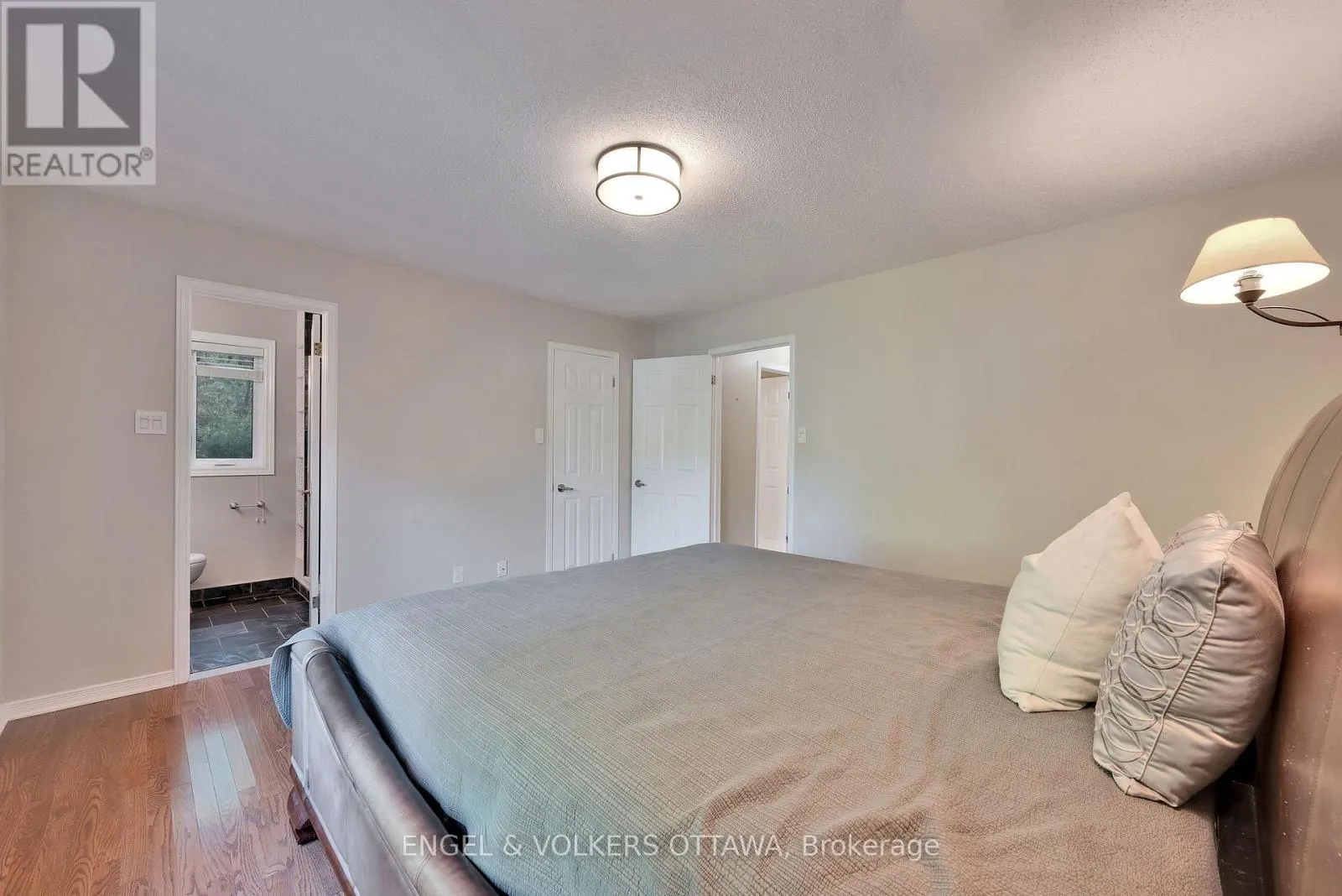 5233 MCLEAN CRESCENT