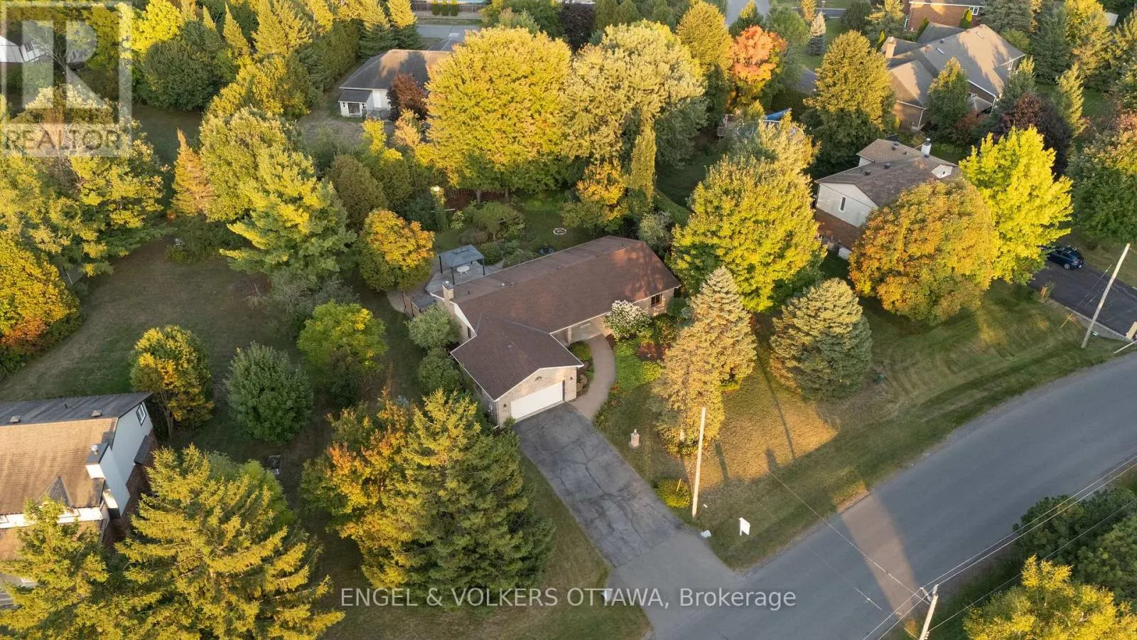 5233 MCLEAN CRESCENT