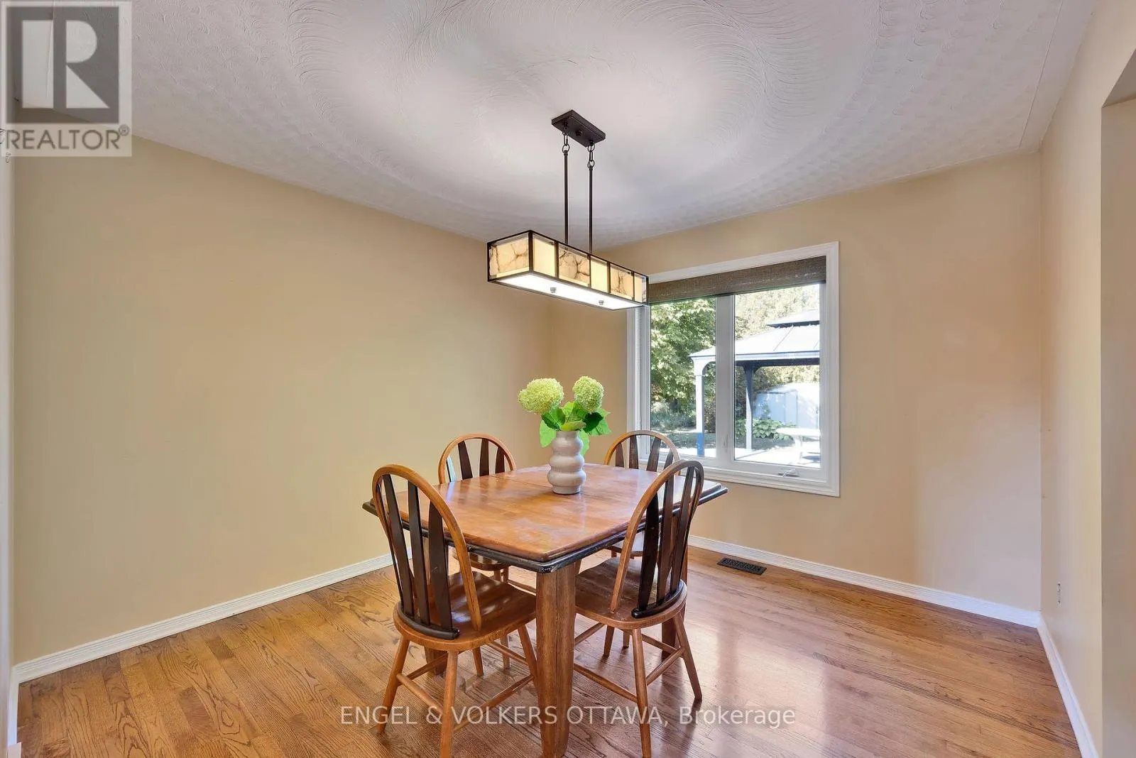5233 MCLEAN CRESCENT