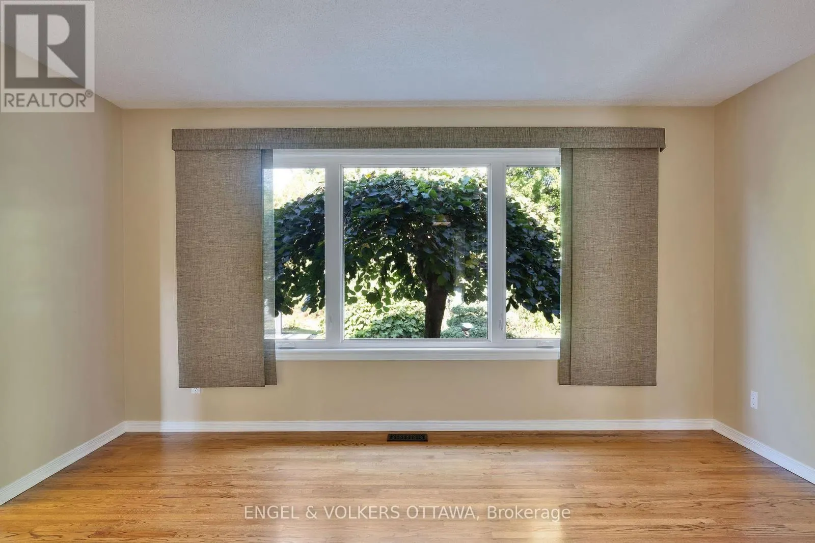 5233 MCLEAN CRESCENT