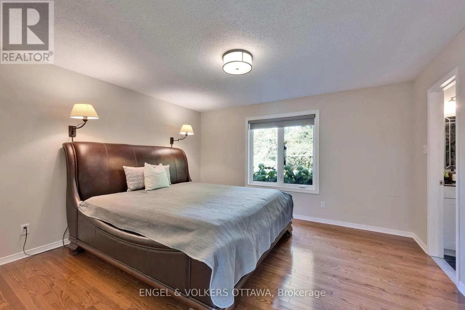5233 MCLEAN CRESCENT