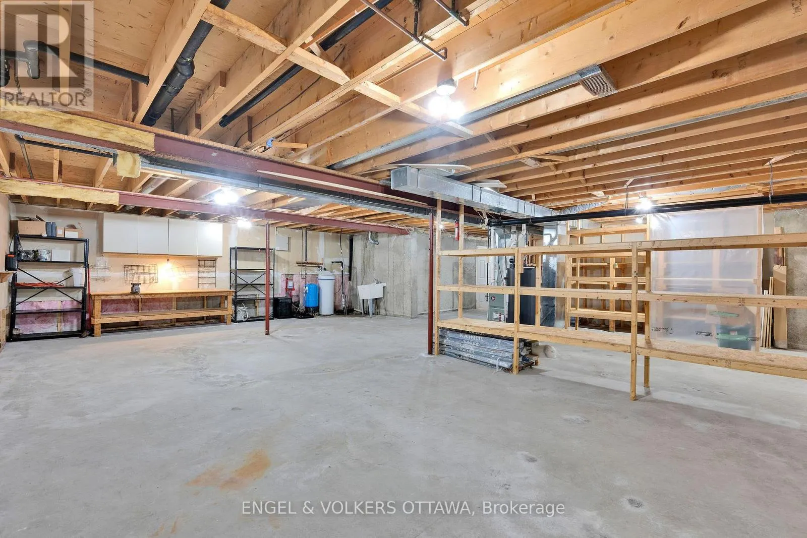 5233 MCLEAN CRESCENT
