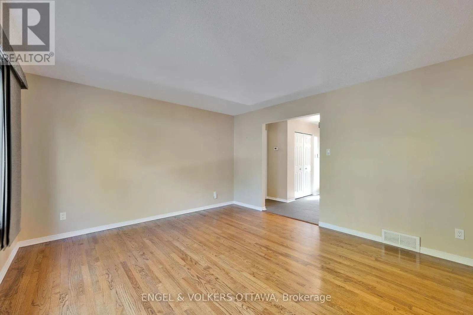 5233 MCLEAN CRESCENT