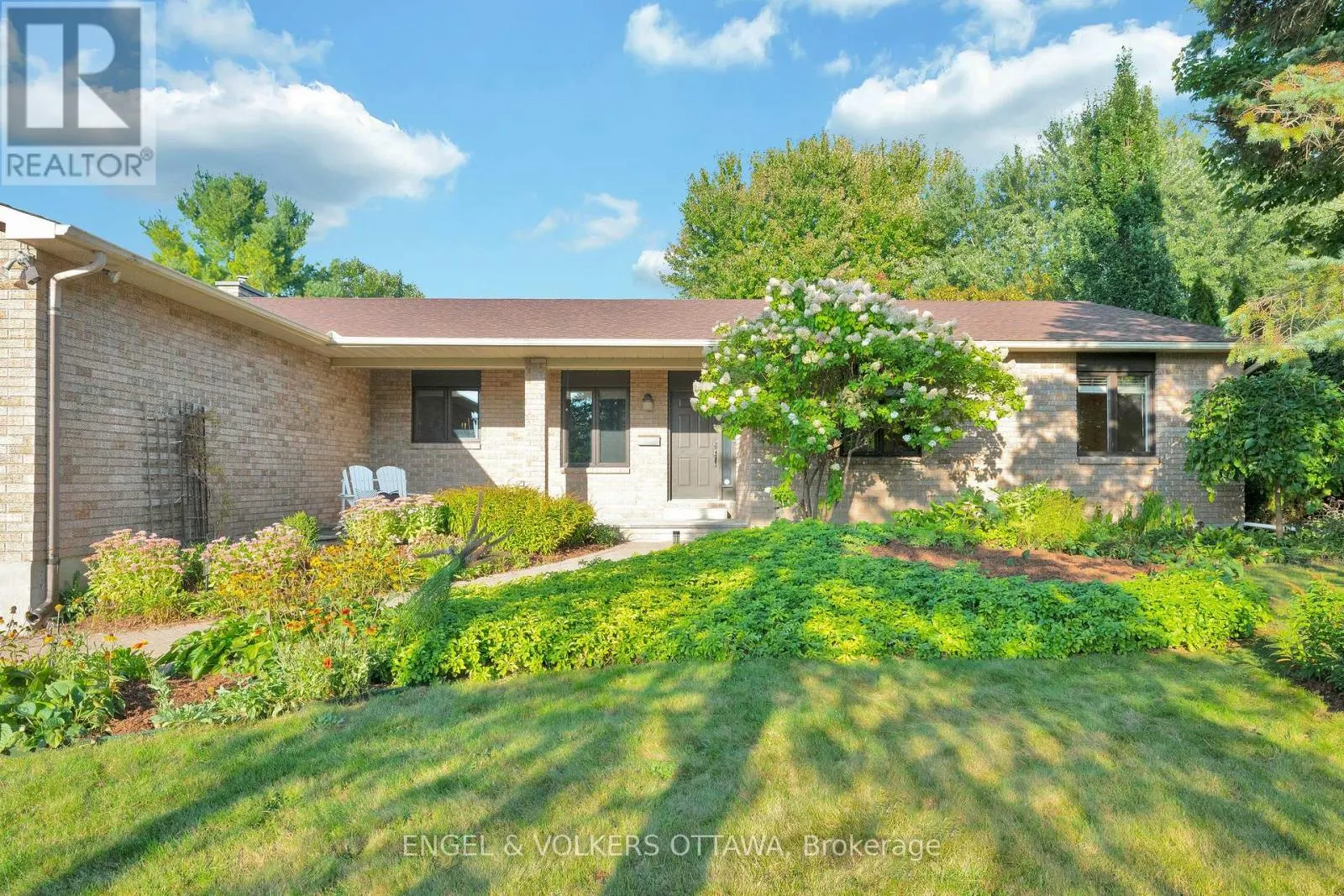 5233 MCLEAN CRESCENT