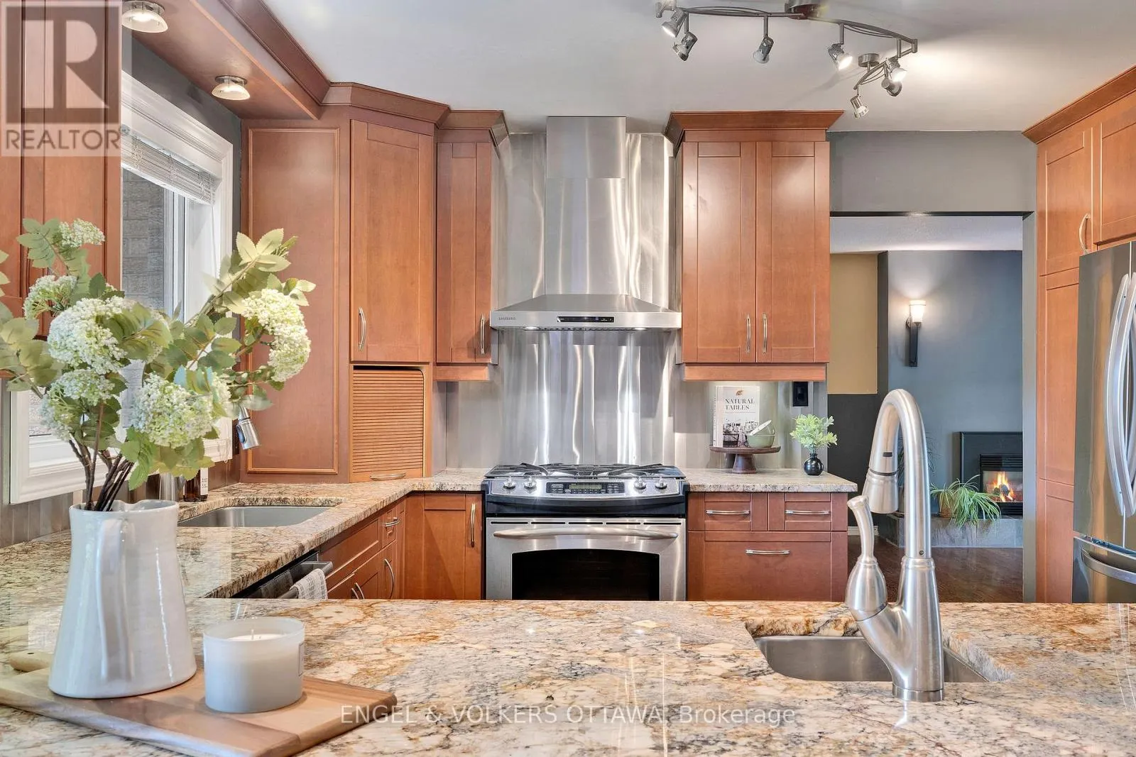 5233 MCLEAN CRESCENT