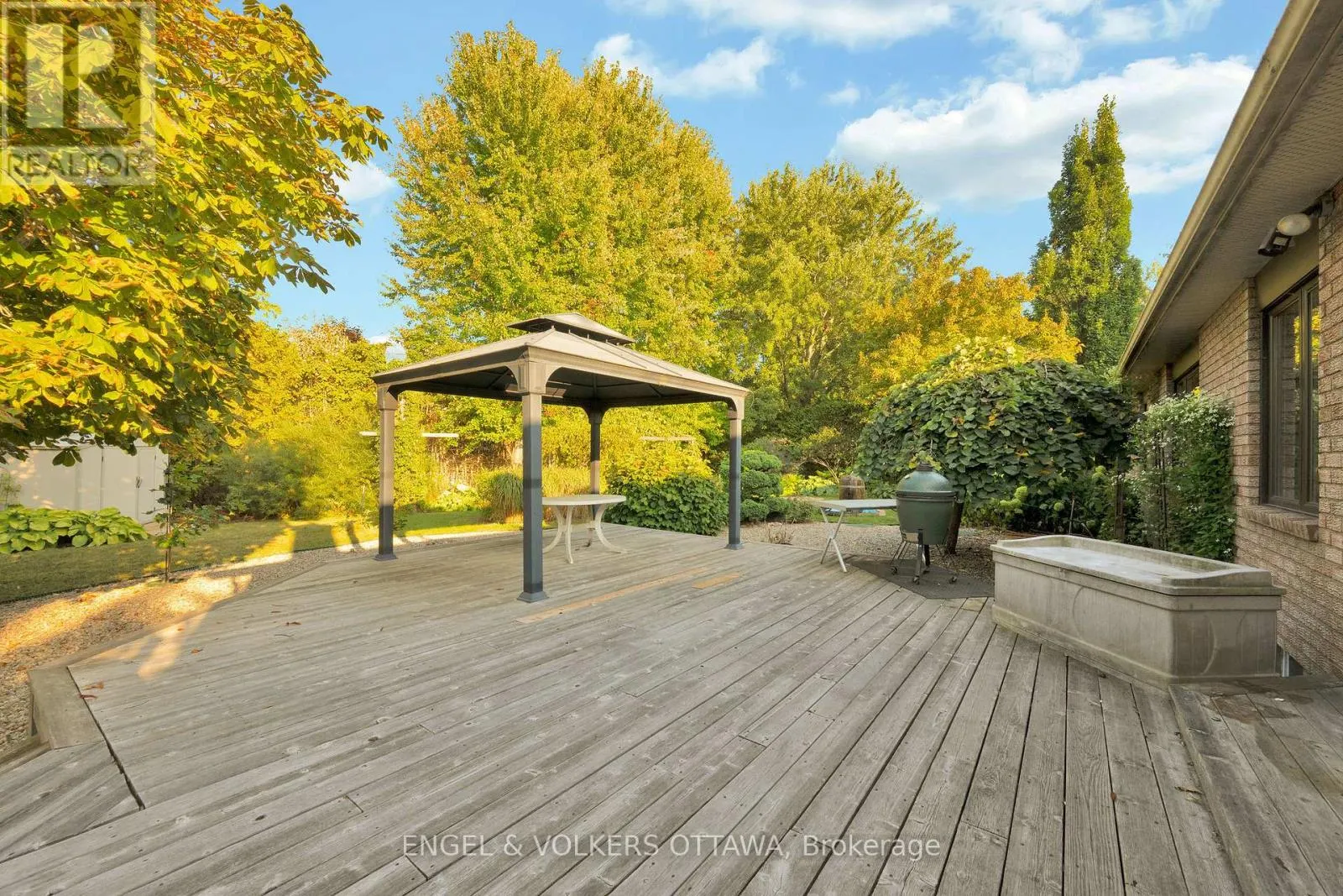 5233 MCLEAN CRESCENT