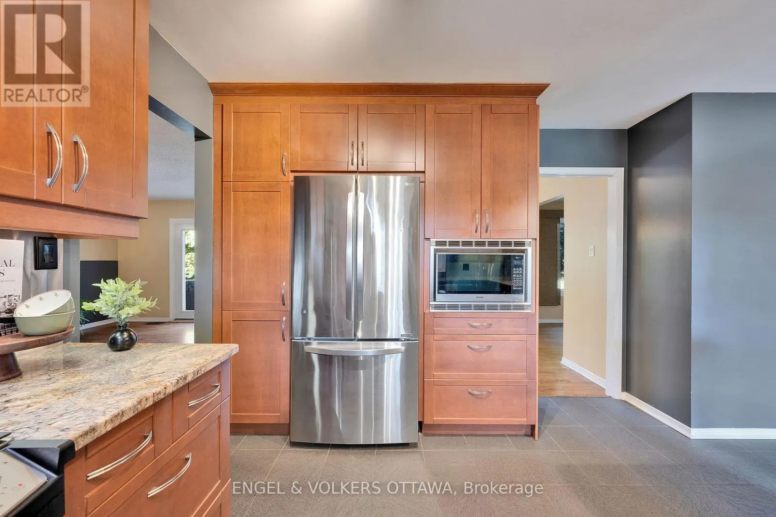5233 MCLEAN CRESCENT