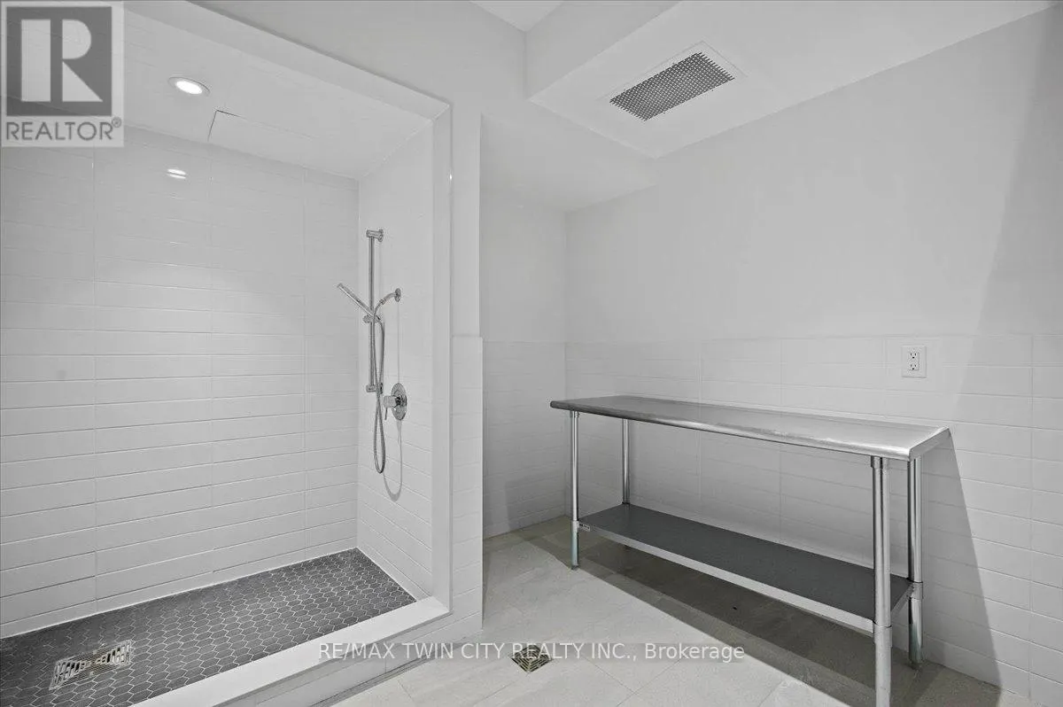 505 - 55 DUKE STREET W
