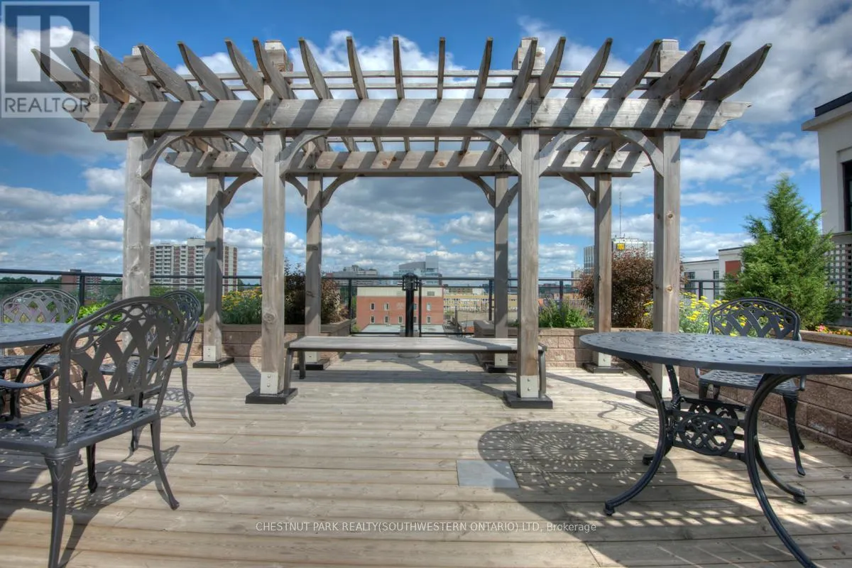 524 - 404 KING STREET W