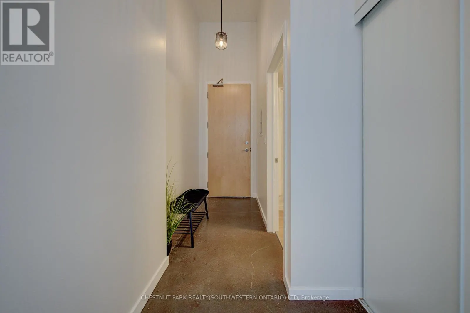 524 - 404 KING STREET W