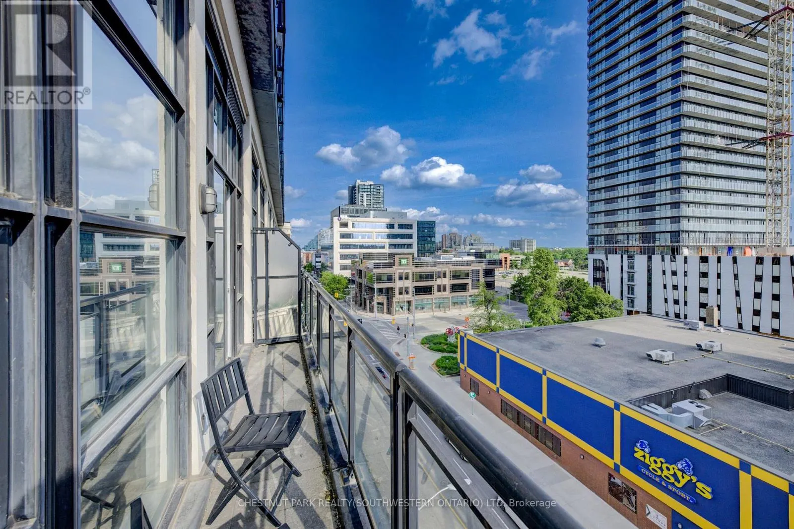 524 - 404 KING STREET W
