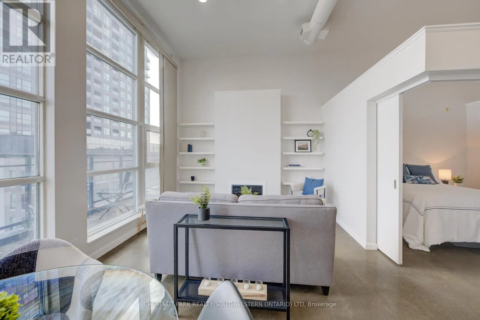 524 - 404 KING STREET W