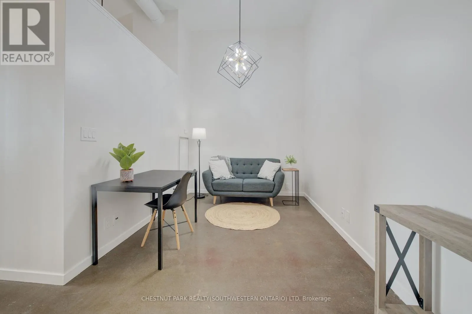 524 - 404 KING STREET W