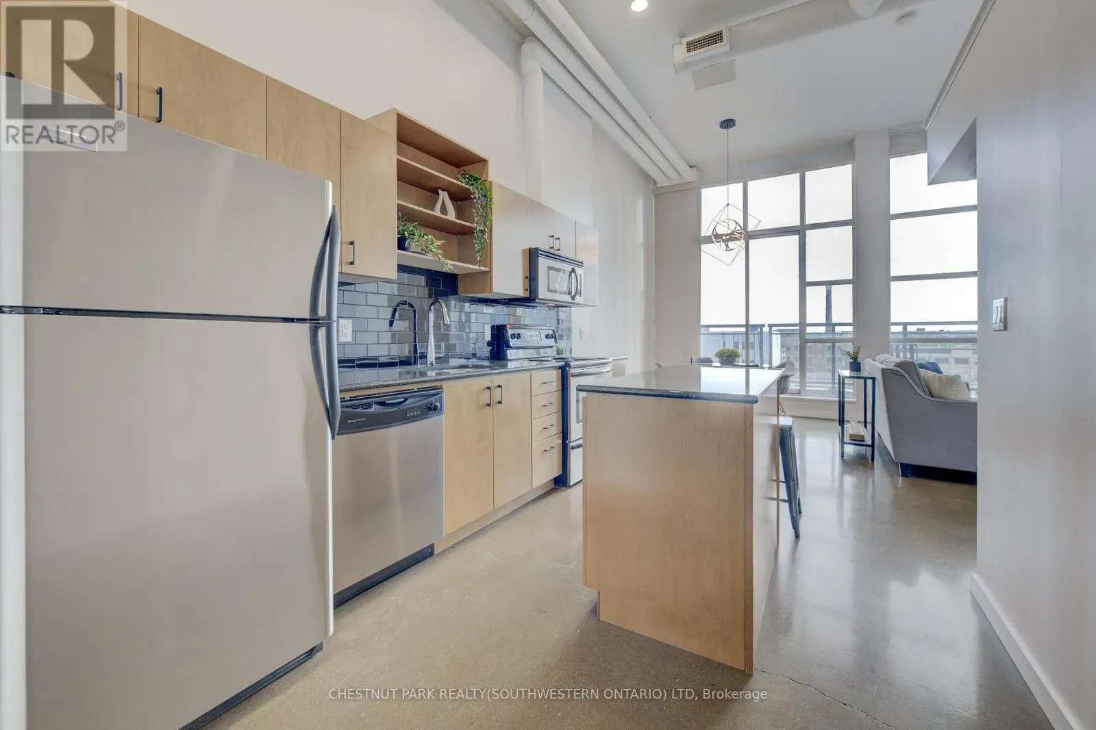 524 - 404 KING STREET W