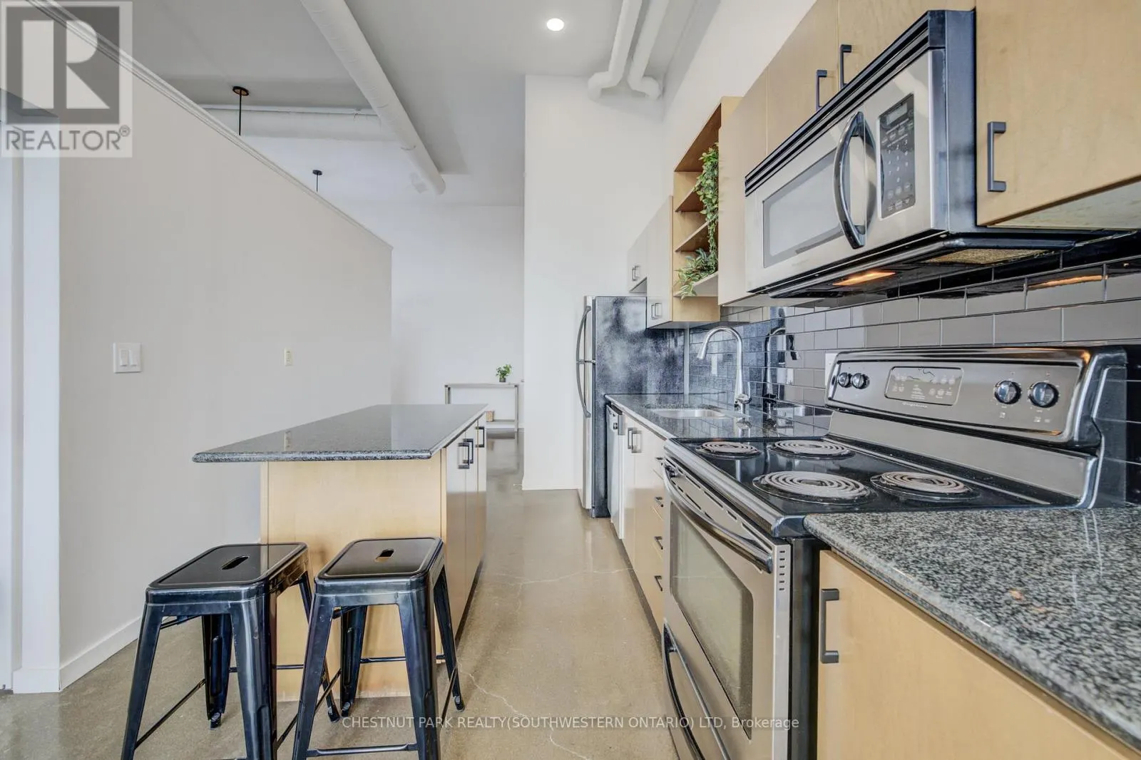 524 - 404 KING STREET W