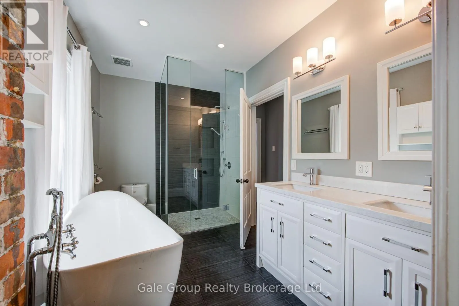 155 VANSITTART AVENUE
