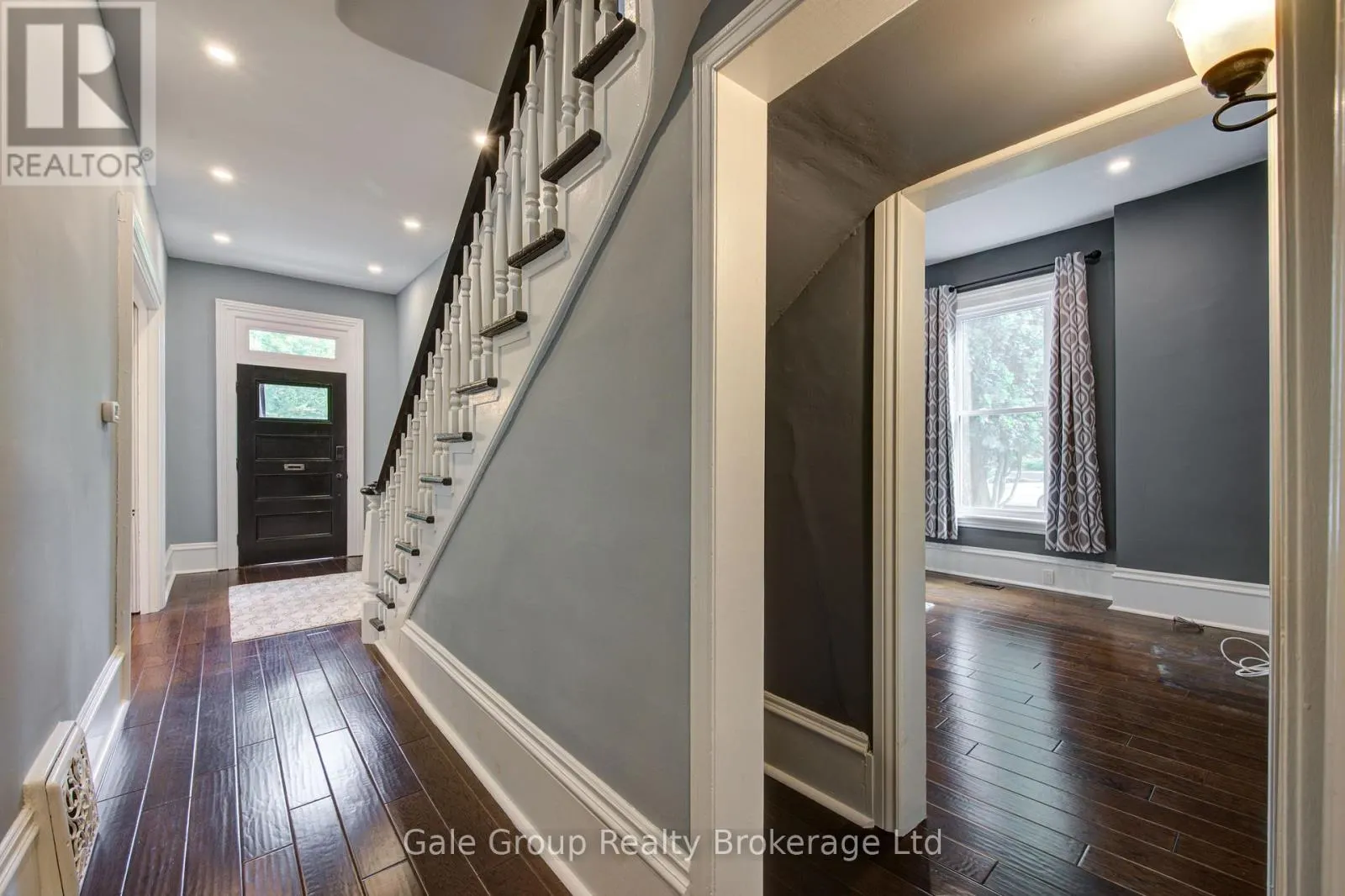 155 VANSITTART AVENUE