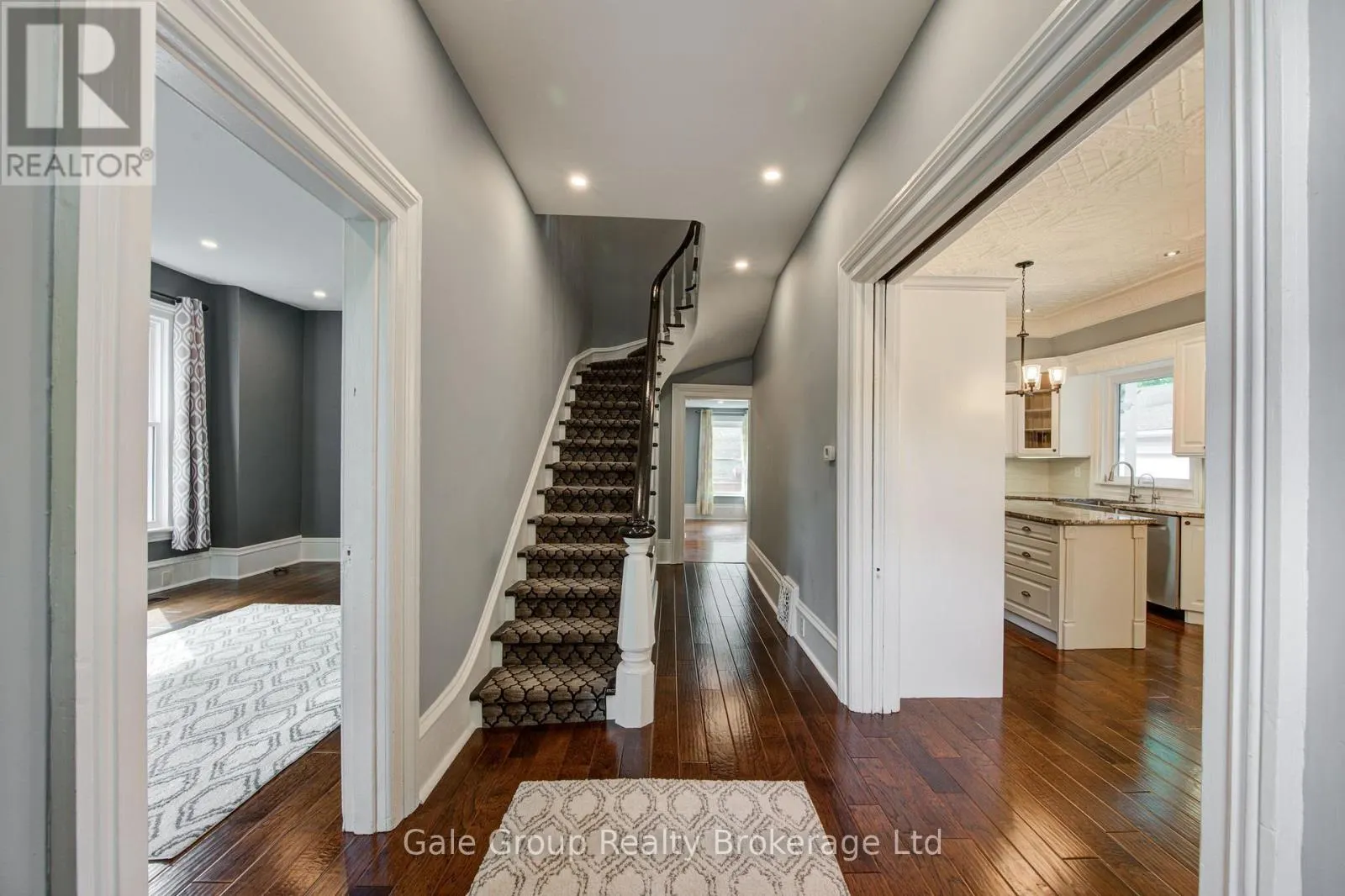 155 VANSITTART AVENUE